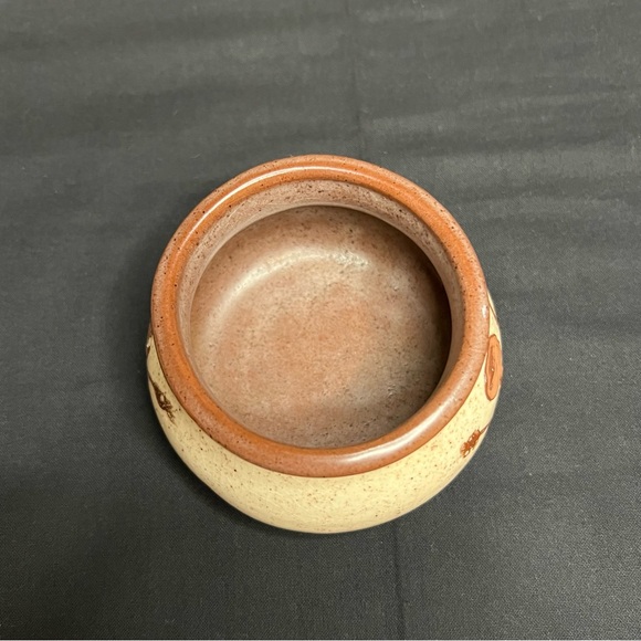 Small Round Pottery Pot - Picture 5 of 9